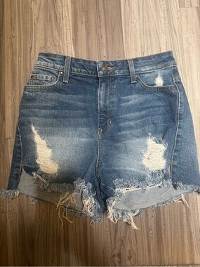 #15 Guess Size 27 – 13” Waist – Zipper/Button Closure